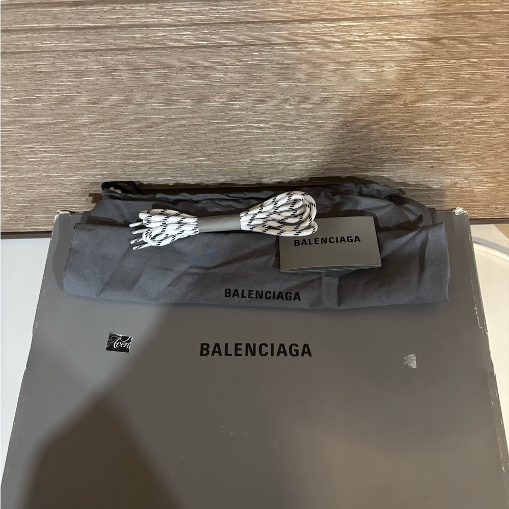 Balenciaga Triple S sneaker Men’s Red - Picture 7 of 7